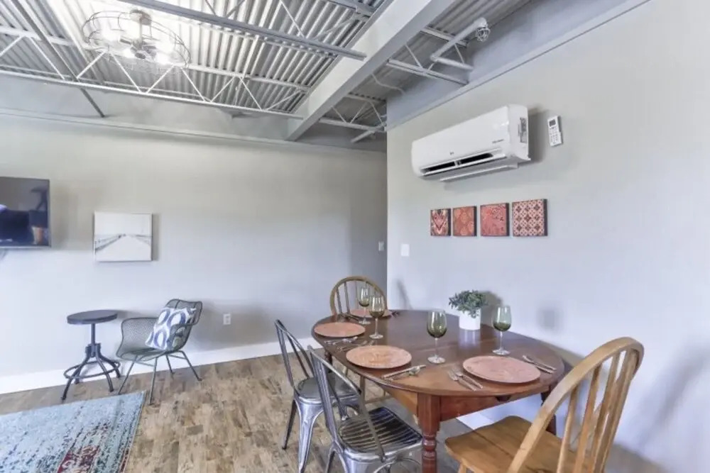 Ocean Jewel 3- Modern Cozy Loft Close to Beach and Shops