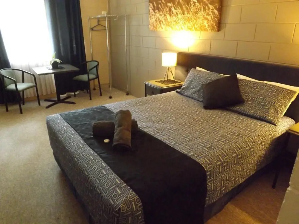 Sunbird Motel
