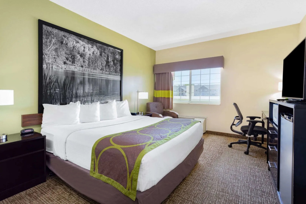Emmetsburg Hotel & Suites