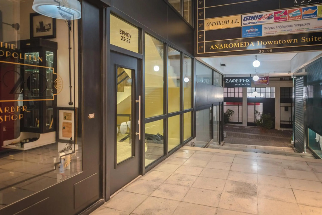 Brand New Ermou Veni Apartment