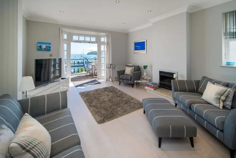 The Cottage 4 bed Waterfront Pontoon sea Views