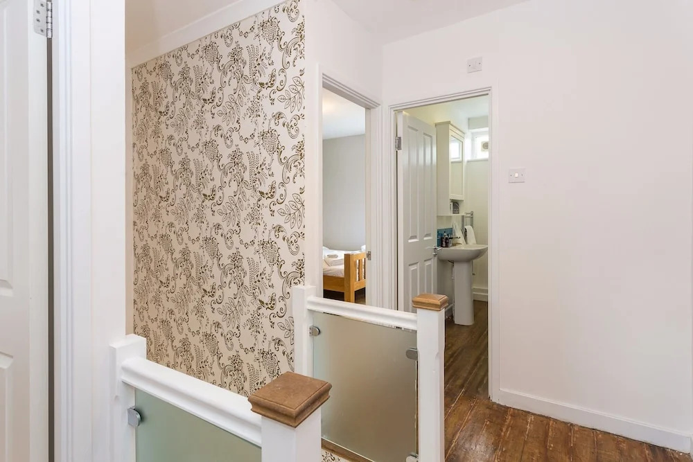 Light and Spacious 3 Bed Next to Victoria Park