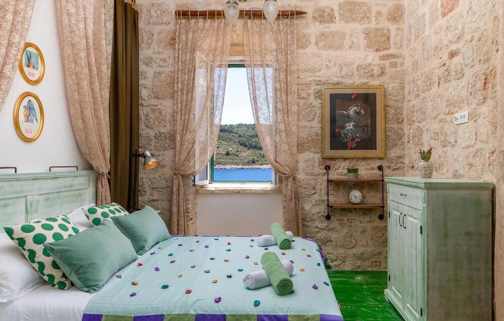 Nice Home in Vis with Hot Tub, WiFi & 2 Bedrooms