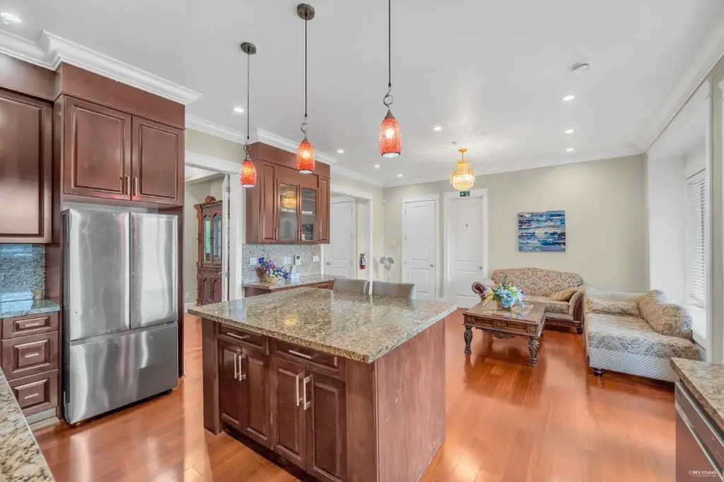 Oakridge Home