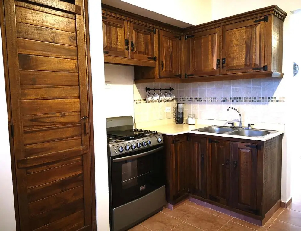 AMPLIO y bello apartamento-ZONA COLONIAL- wifi+balcon+2roons