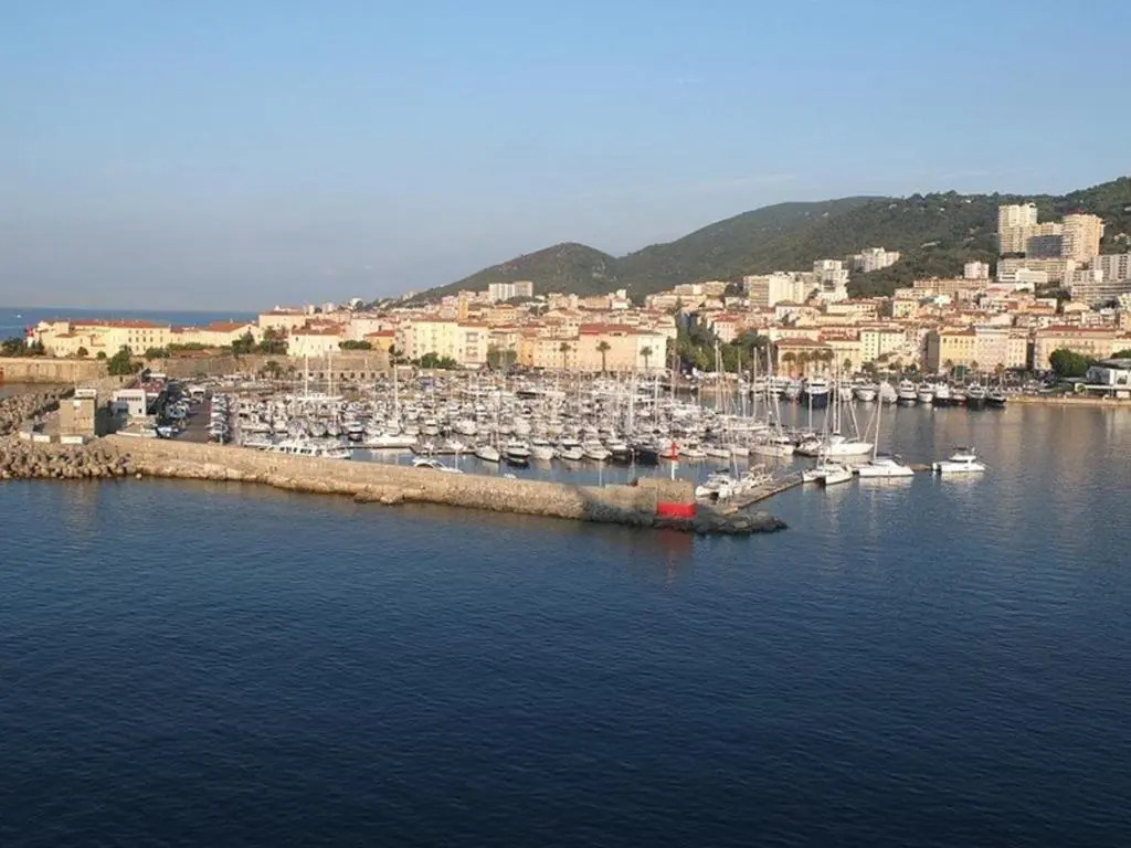 Appartement Ajaccio, 1 pièce, 2 personnes - FR-1-61-473