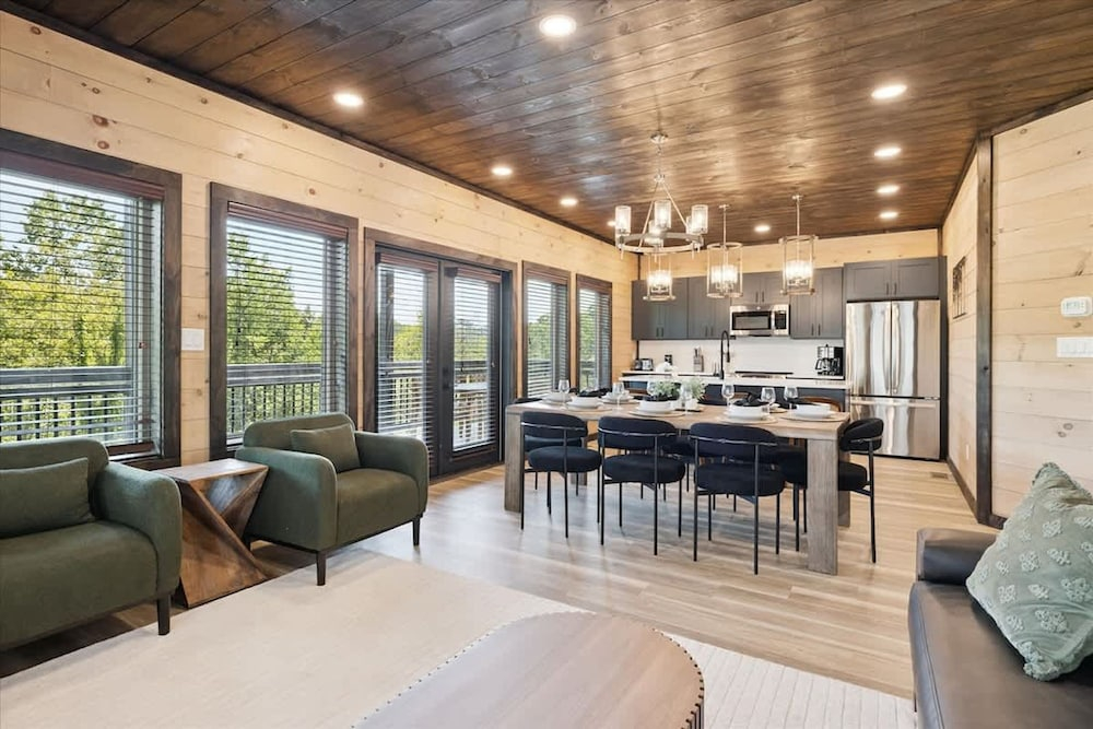 Peak Overlook by Beyond Expectations Mountain Retreat With Hot Tub