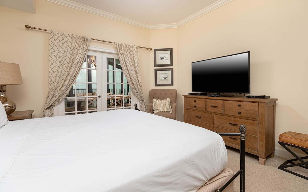 The Oasis 606 Formerly Phoenix West Ii 606 3 Bedroom Condo