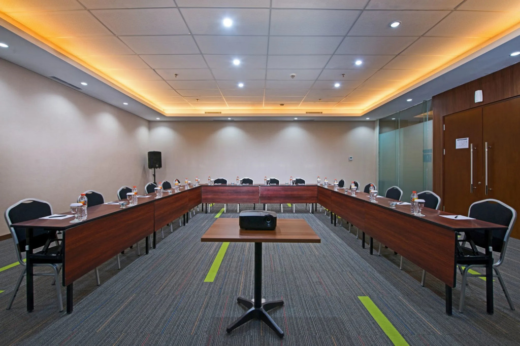 Grand Whiz Poins Simatupang Jakarta