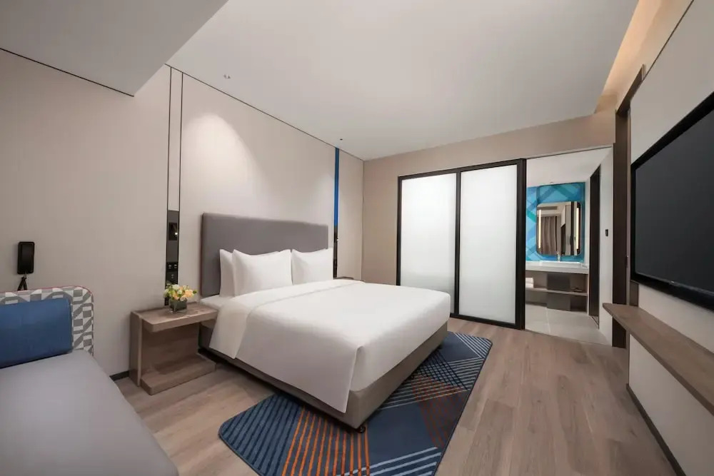 Holiday Inn Express Qingdao City Balcony by IHG