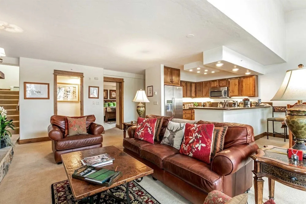 4 Bedroom Antlers Vacation Rental With Incredible Slopeside Views And Just A Short Walk To Gondola And Lionshead Village