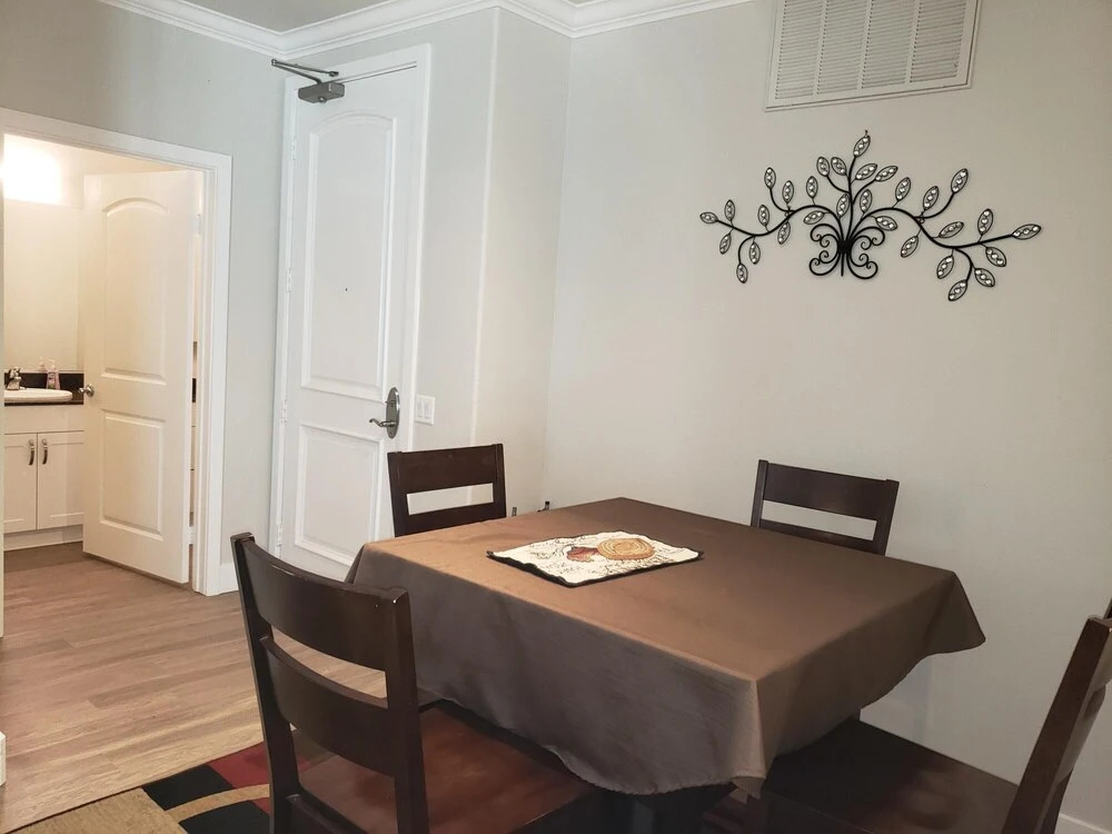 Yes it s Right 2 Suites and 3 Baths in the Heart of San Diego FB2