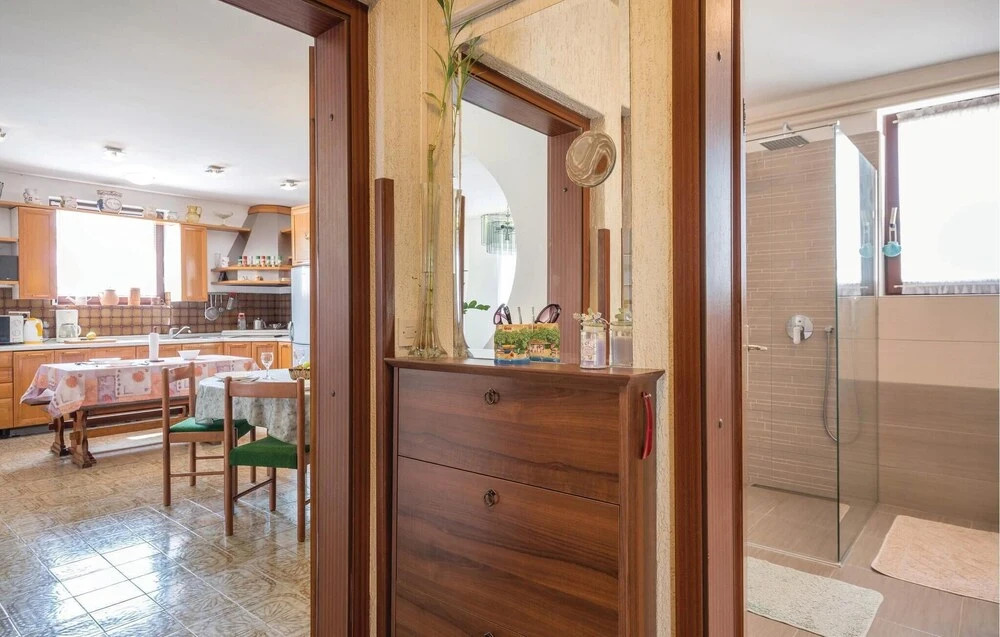Beautiful Apartment in Banjole With 2 Bedrooms, Wifi and Outdoor Swimming Pool