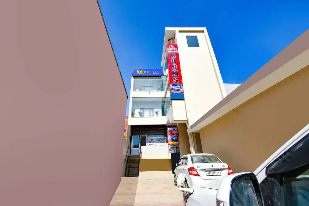 Fabhotel Mountain Inn
