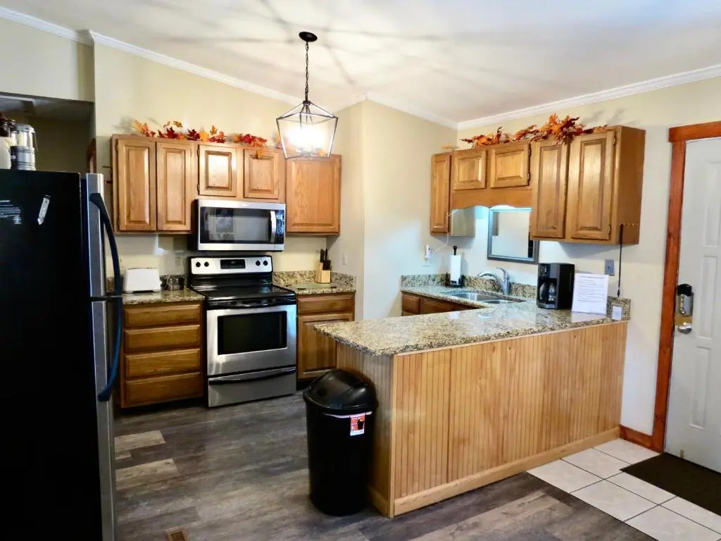 Million Dollar Views! 4 Bedroom, Sleeps 9, close to National Park and 5 mi to Gatlinburg!