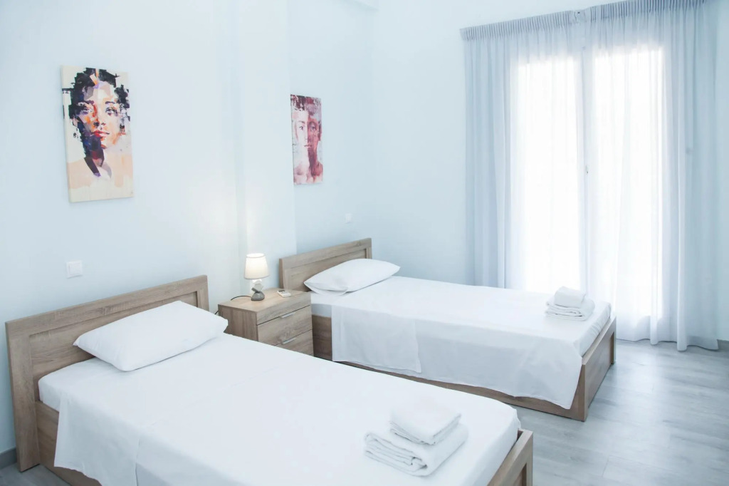 Sunny and Minimal apt in Glyfada With 3 Bdrm