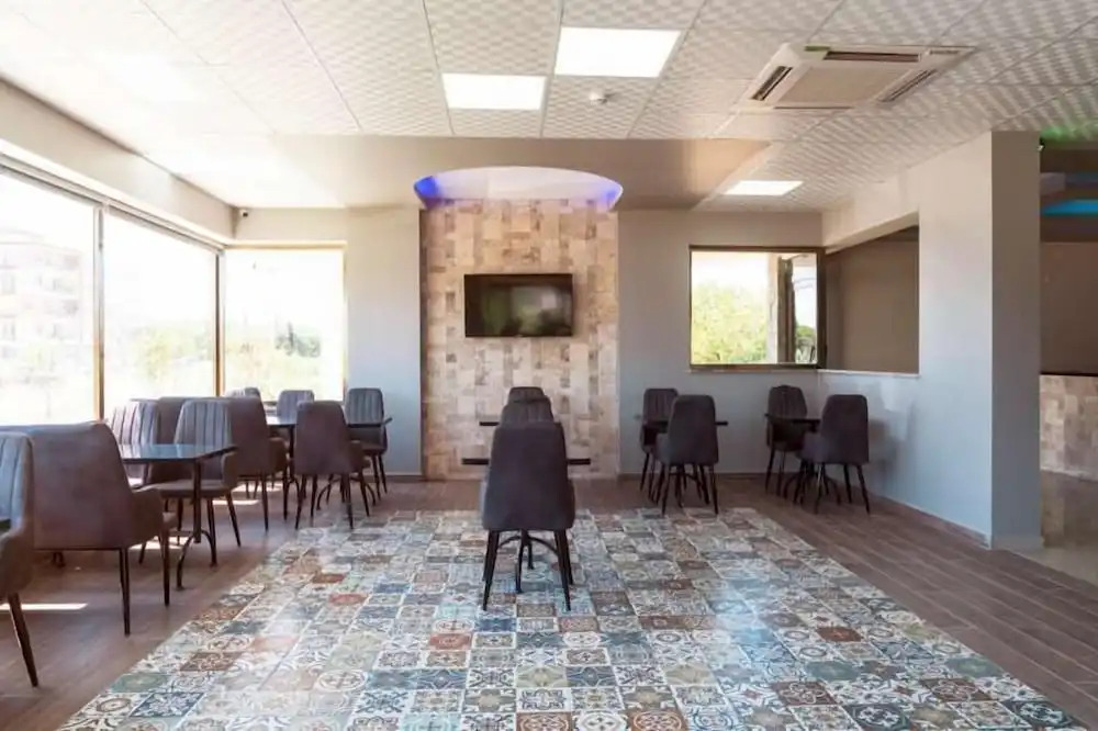 Tone Otel