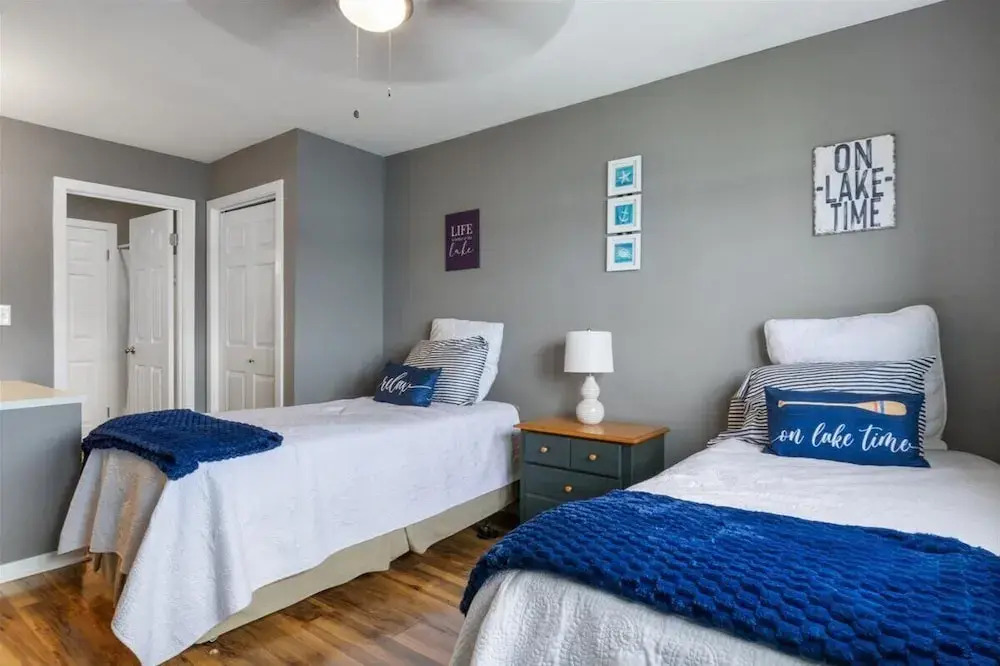 Spacious Pet-friendly Lakeview Condo w/ Boat Slip & Pools