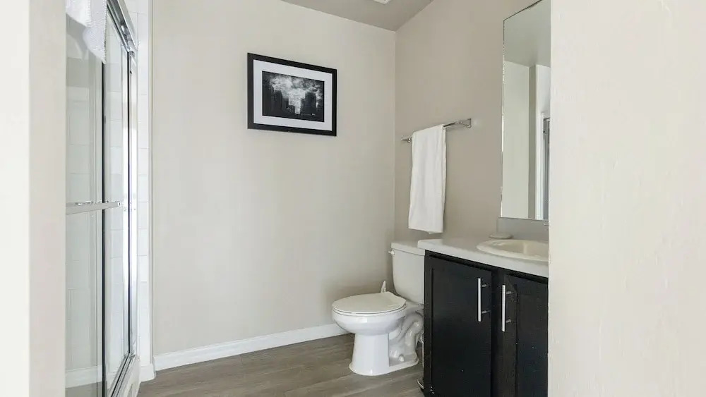 Landing Stylish 1BD Game Room Yoga Studio