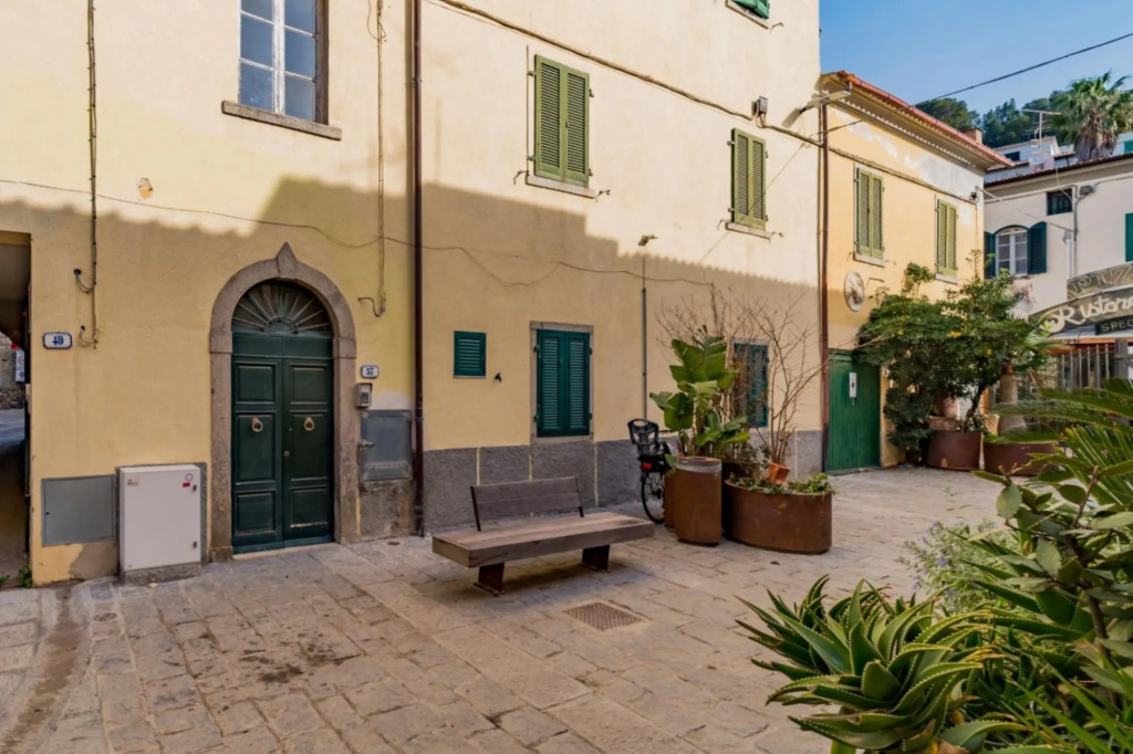 Aragosta apartment sleeps 4/6 in the heart of Marina di Campo-TRILOCALE ARAGOSTA