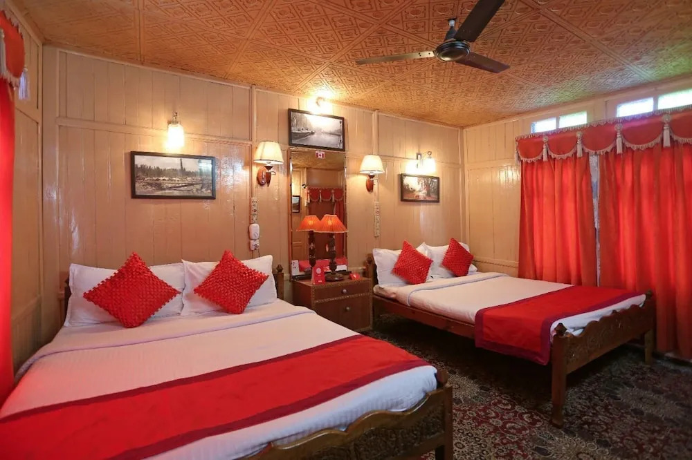 RITZ Houseboats