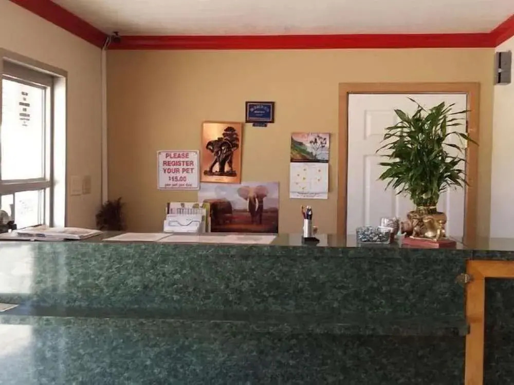 Deluxe Inn Motel
