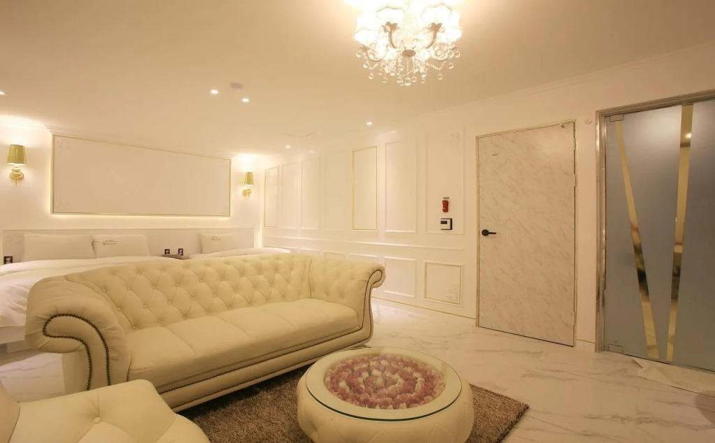 S Petite Hotel