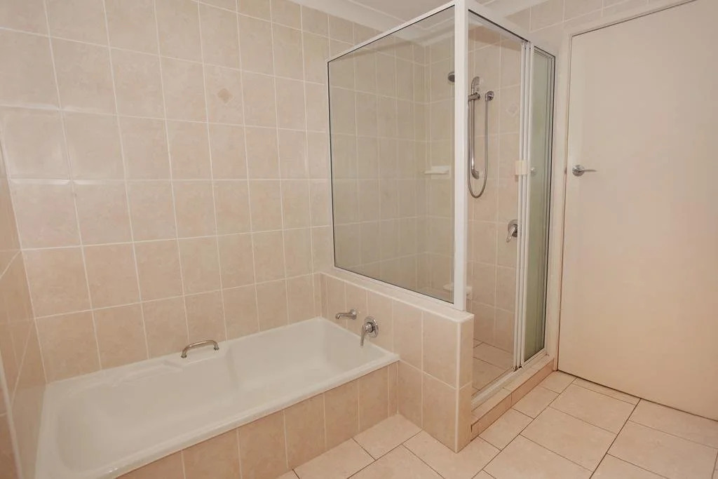 4 bedroom home on canal