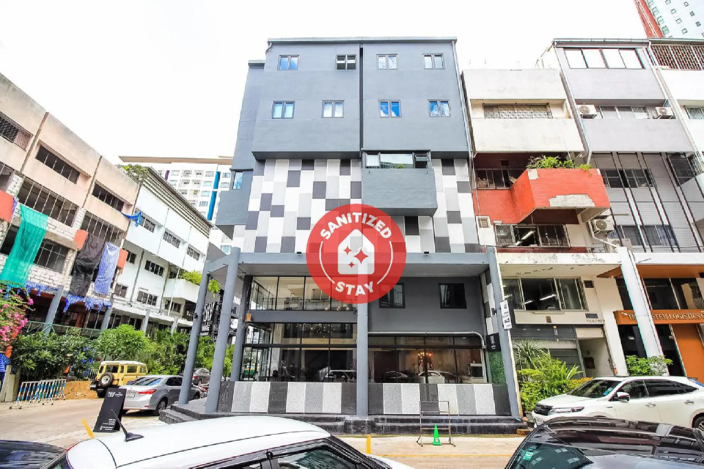 OYO 312 Wire Bangkok Hostel Phrakanong (Vaccinated Staff)