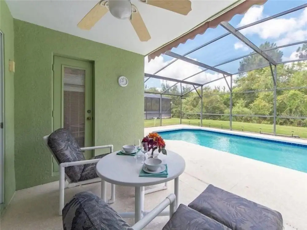 Westerly facing private pool and spa home over looking nature conservation area - 520