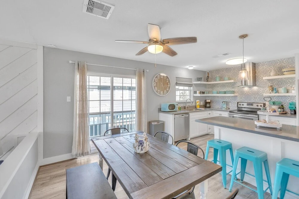 Tequila Little Time 3 Bedroom Home by Redawning