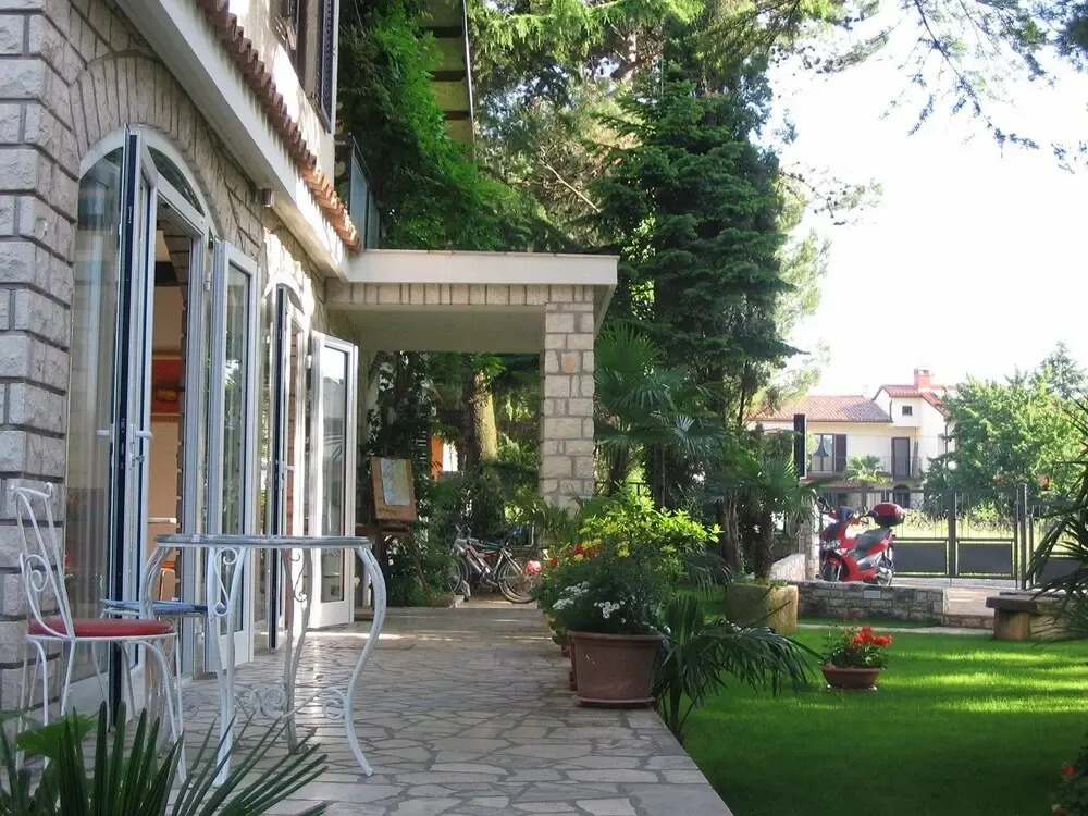 Villa Ladavac B&B