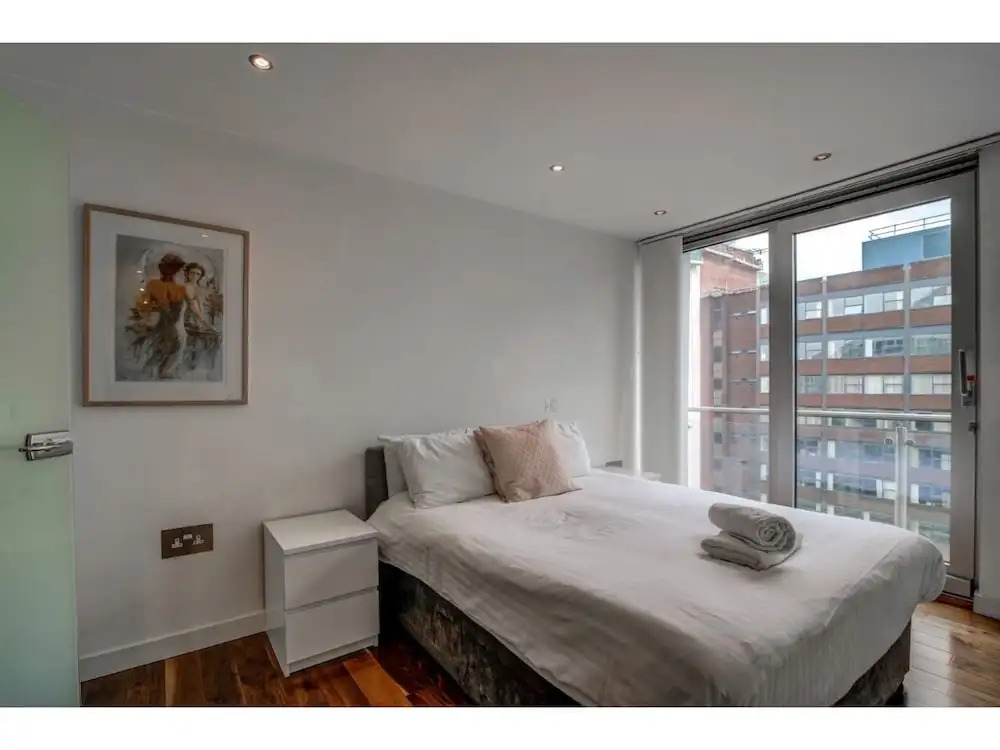 Stunning, Huge and Elegant apt for 6 in Manchester