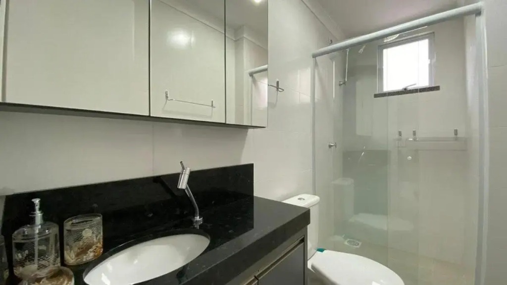 Lindo e Novíssimo Apartamento na Praia de Bombas.