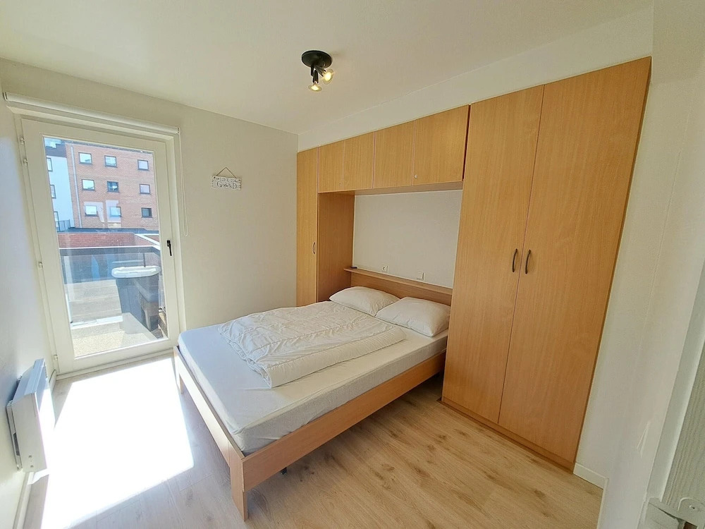 Sunny Coastal Apartment for 6