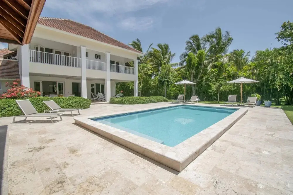 Colorful Golf-front Villa With Private Pool in Exclusive Beach Resort
