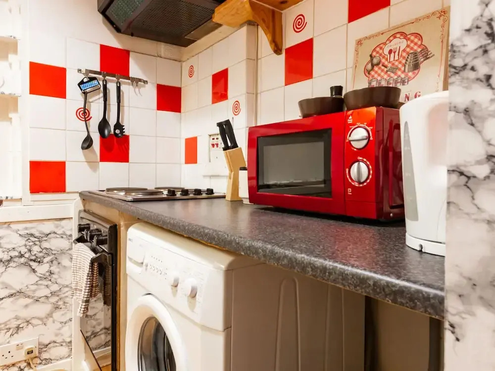 Cozy Apartment in Edinburgh near River