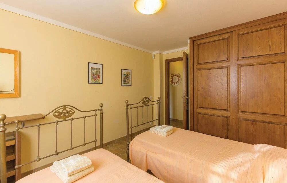 2 Bedroom Nice Home In Camaiore Lu