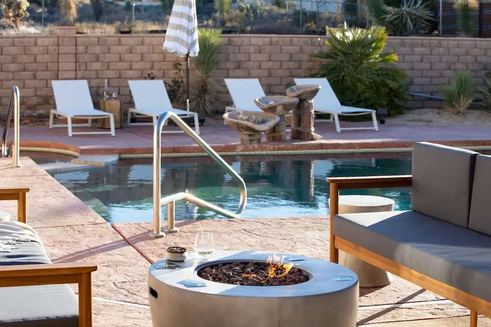 Lava Rocks by Avantstay Gorgeous Desert Haven w/ Pool, Hot Tub, Fire Pit & Ping Pong!