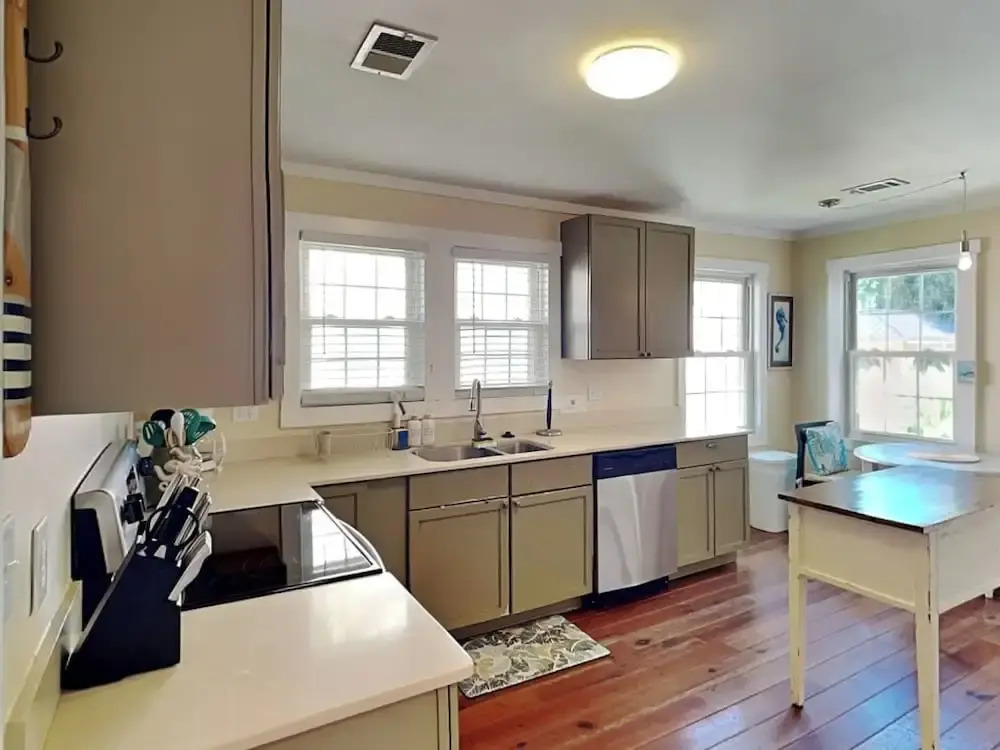 CB Sunshine Cottage by Carolina Retreats
