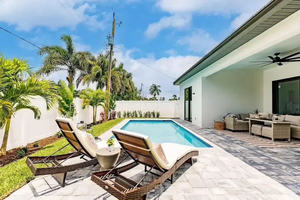 Luxurious Naples 4BR w Pool by Vanderbilt Beach