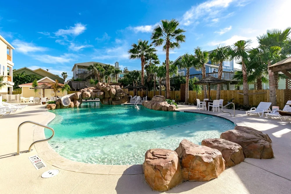 Beach Life 4 Bedrooms 4.5 Bathrooms Townhouse