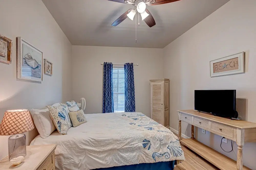 The Lah De Dah Sh302 2 Bedroom Condo by Redawning