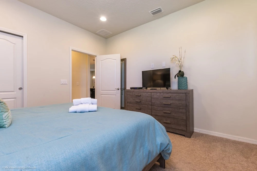 7 BD 5.5 BH Villa Game Room Pool Spa