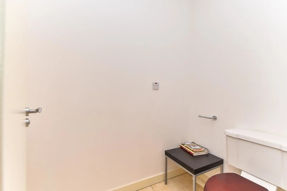 NEW 2 Bedroom Flat In Oval Well Connected to City!