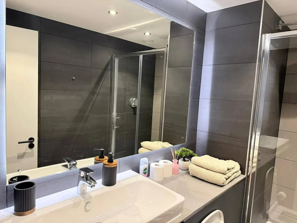 2 Bedroom En-suite in City Center for Long Stays