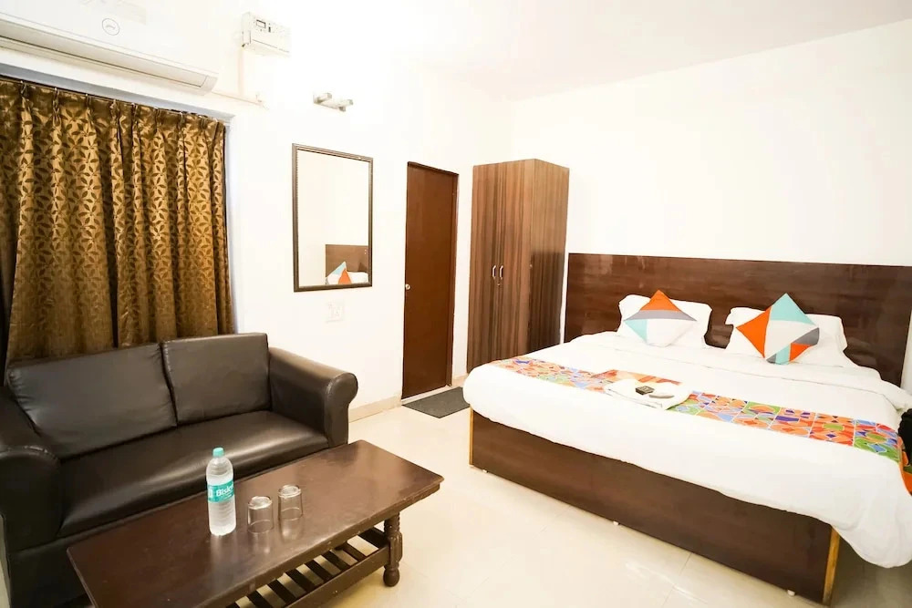 Roomshala 011 Hotel Oscar