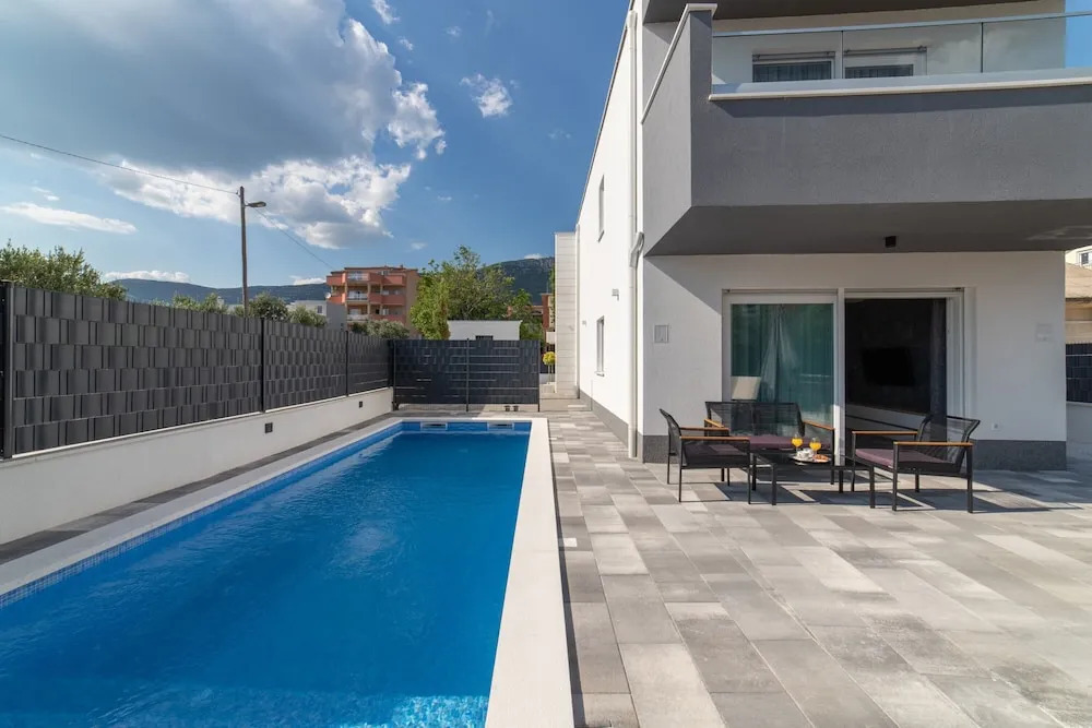 New Luxury Modern Four-bedroom Villa With Pool