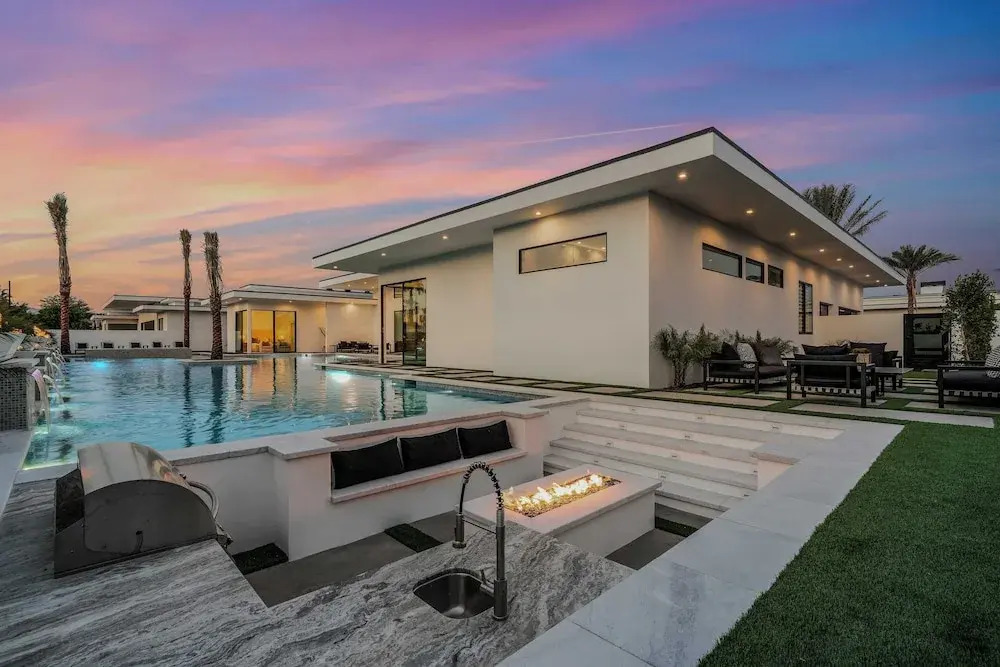 Sleeps 25 2 Luxury Villas w/ Pool + Spa, Putting Green Bravo by Avantstay