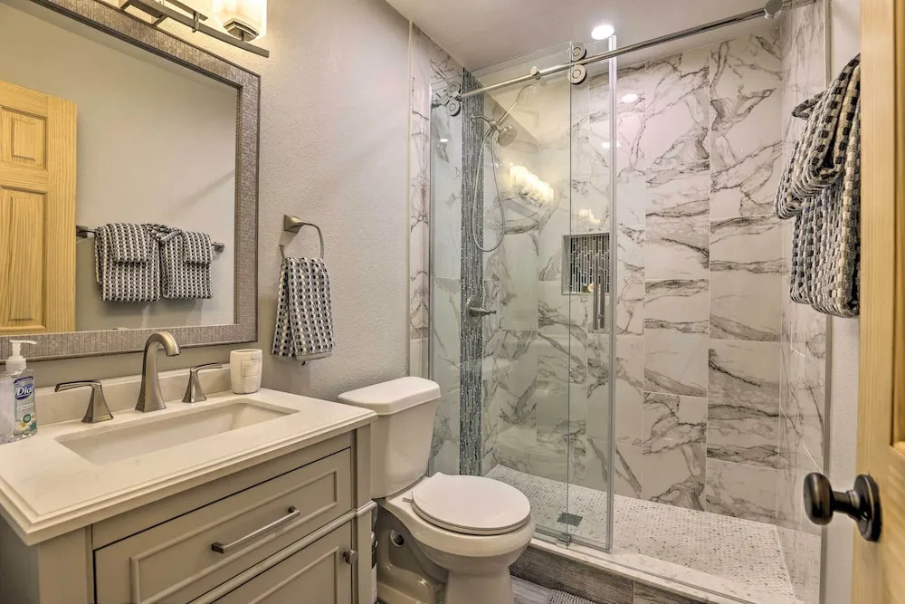 Cozy Winter Park Condo, Walk to Ski Shuttle!
